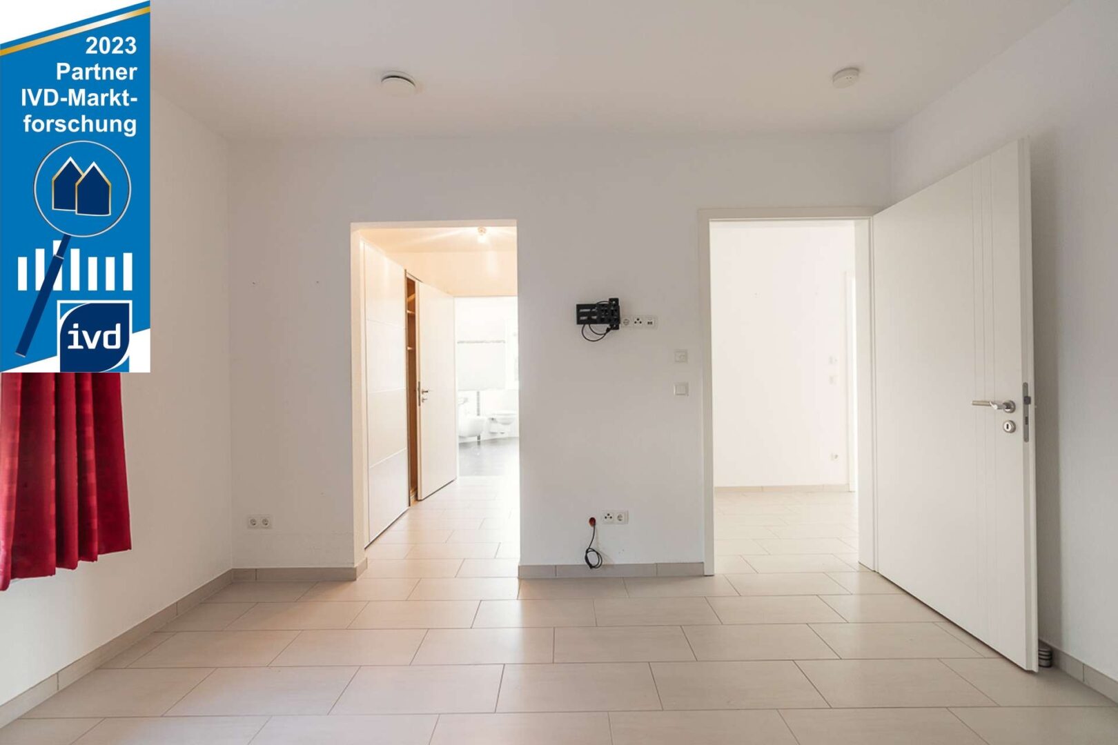 Schlafzimmer (links Ankleide und Badezimmer / rechts Flur) Erdgeschoss